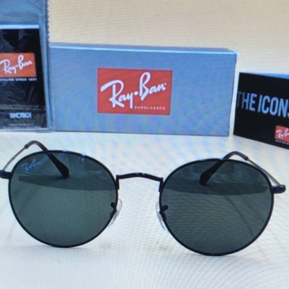 Ray-Ban Round Sunglasses in Black